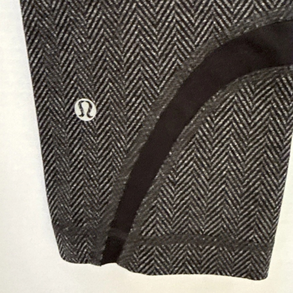 Lululemon Run: Inspire Crop II Pique Herringbone Black Slate - Size 6 - Picture 6 of 9